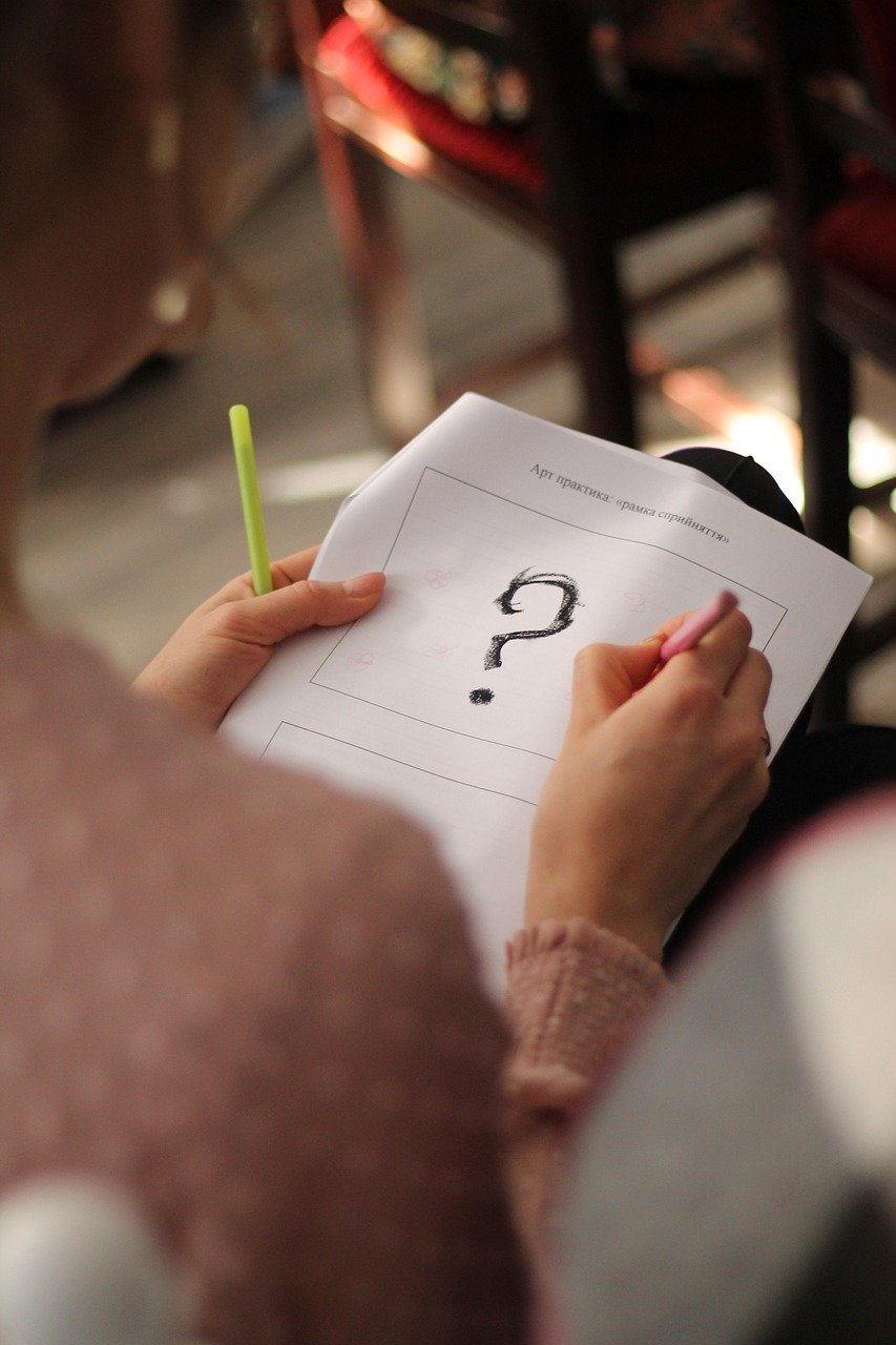 question, woman, hand-4189121.jpg